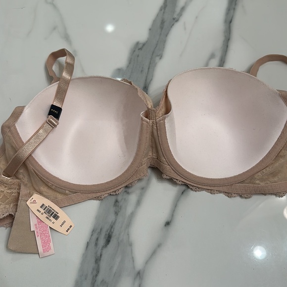 Victoria’s Secret NWT Lace Bra - Picture 3 of 3